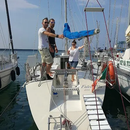 Botel Triponsailing Genoa